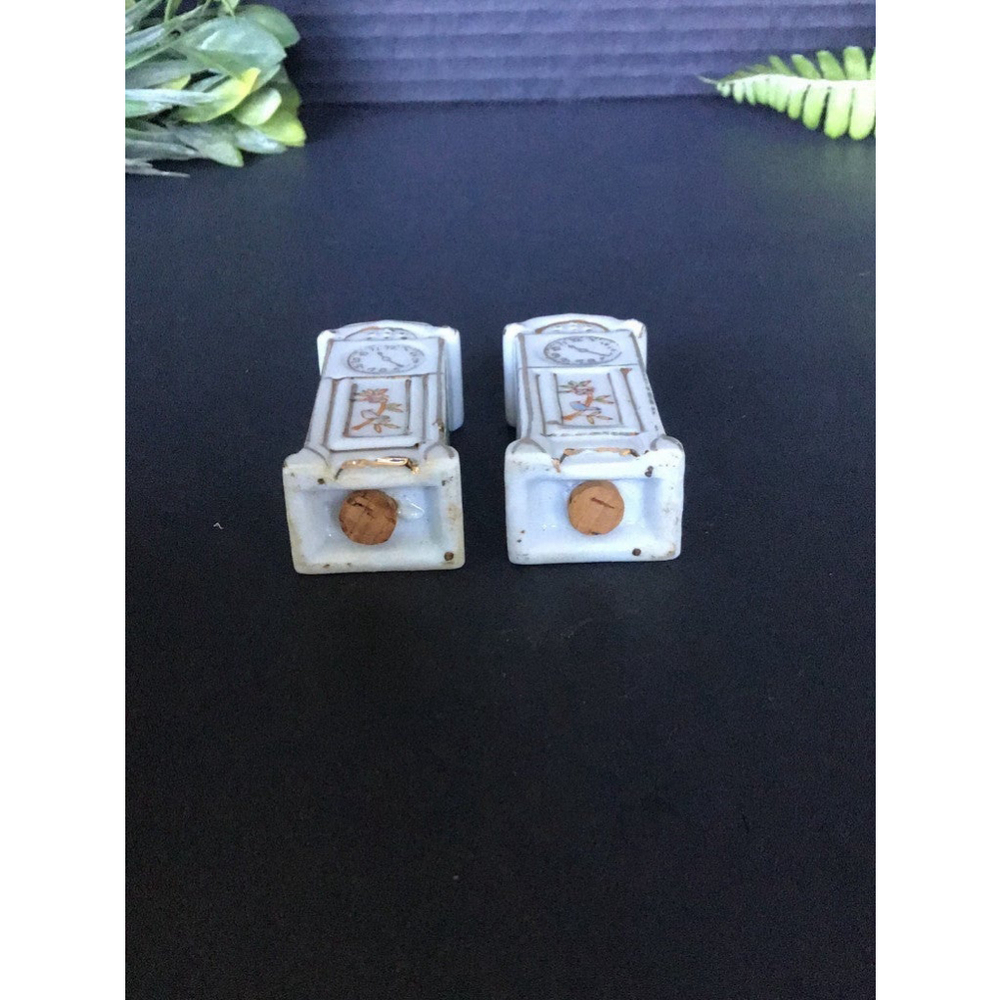 Vintage Bily Brothers Grandfather Clock Salt and Pepper Shakers - Picture 5 of 5